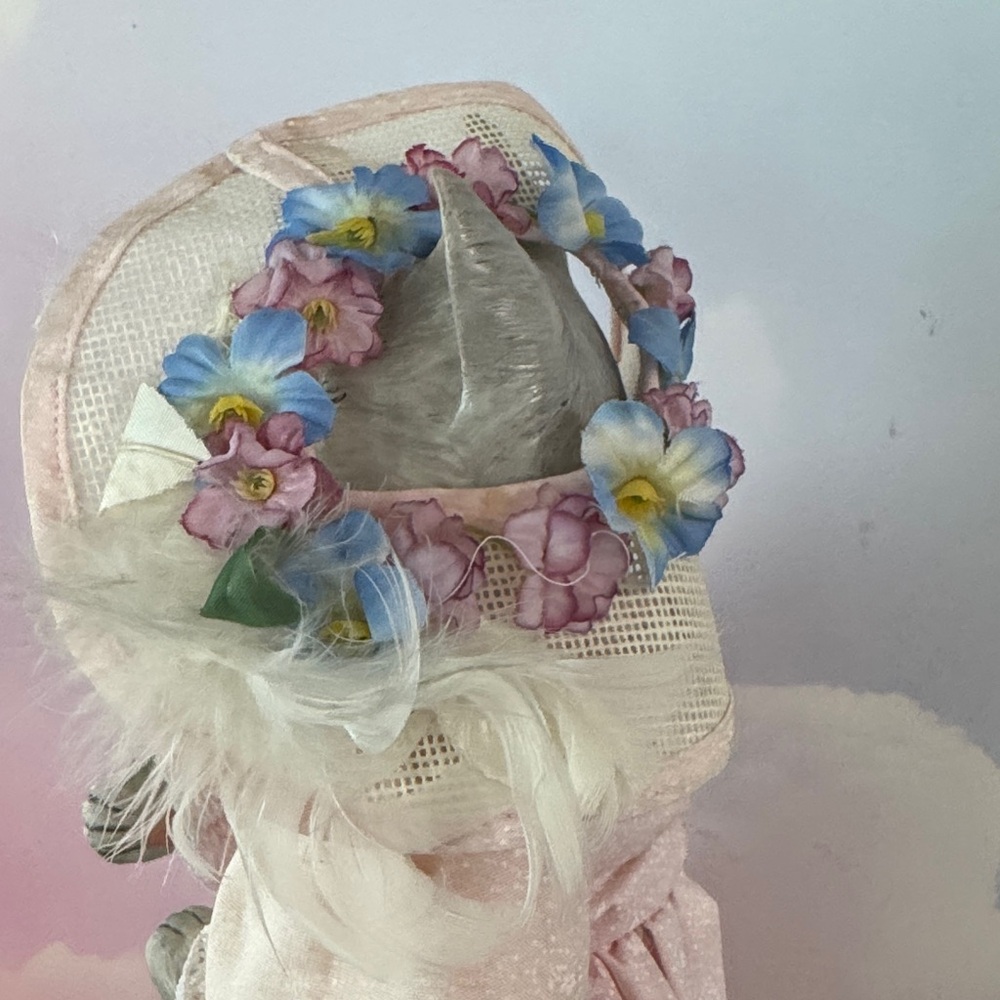 Vintage artist-made collectible Cat Figurine in Pink Dress - Picture 10 of 11